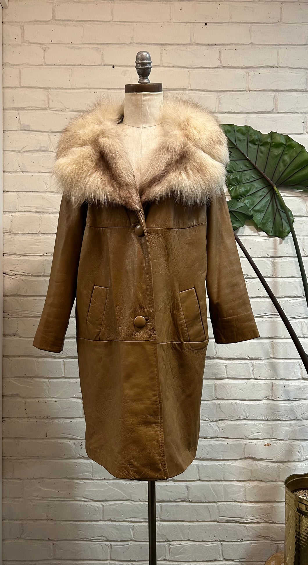 1970’s Vintage Brown Fox Fur Collared Coat