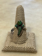 Load image into Gallery viewer, Vintage Animal Tooth Turquoise Ring
