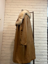 Load image into Gallery viewer, 1970’s Vintage Brown Fox Fur Collared Coat
